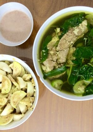 Hình của món Canh cua rau đay mướp mồng tơi và cà pháo muối xổi mắm tôm.