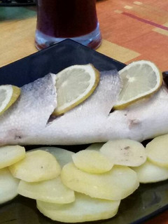 Una foto de Lubina al horno