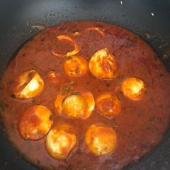 A picture of Egg curry.
