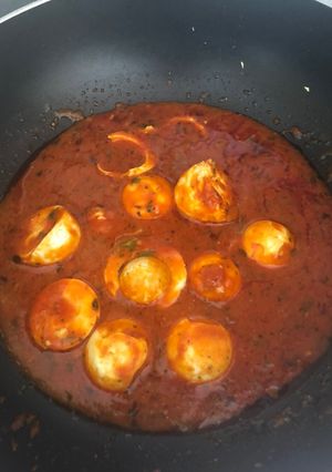 A picture of Egg curry.