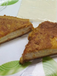 தலைப்பு : சீஸ் பிரட் ஆம்லெட்(cheese bread omelette recipe in tamil) செய்முறை முக்கிய புகைப்படம்