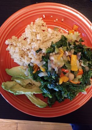 A picture of Alkaline Sauteed Kale with White Quinoa.