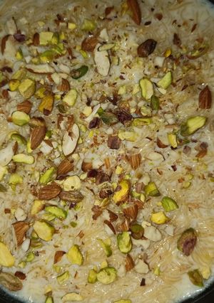 A picture of Sheer khurma.