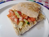 Shirazi Salad σε κυπριακή πίτα