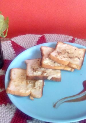 A picture of Cheese garlic bread.
