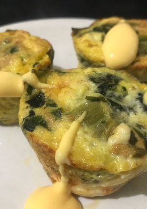Una foto de Muffins keto de espinaca y atún