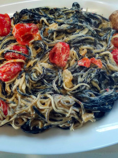 Una foto de Espagueti negro con gulas al whiskey