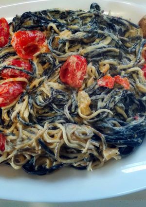 Una foto de Espagueti negro con gulas al whiskey