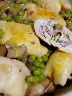 Foto di Fagottini di pollo, funghi e piselli