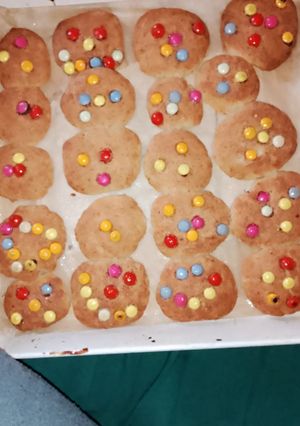 Zdjęcie przepisu Ciasteczka z drazetkami czekoladowymi kolorowymi 🍪🍩🍪.