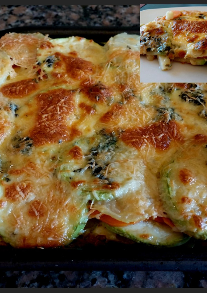 Una foto de Pastel de verduras, gratinado, multicolor!🥔🥕🫑🧄