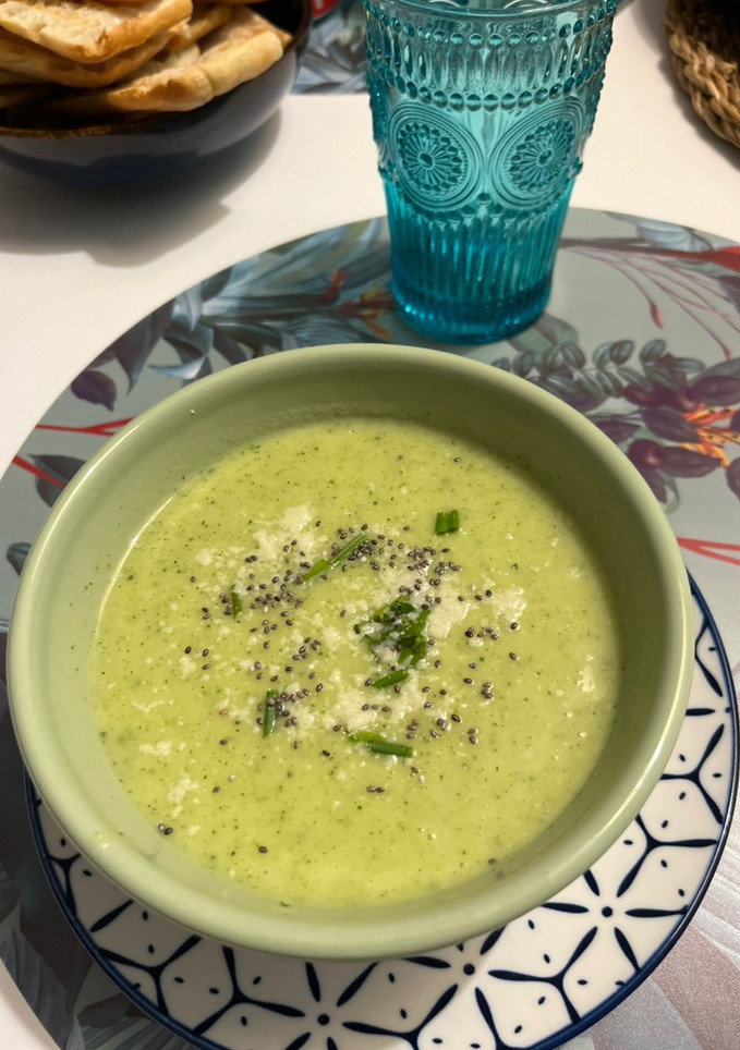Una foto de Crema de calabacín con quesitos