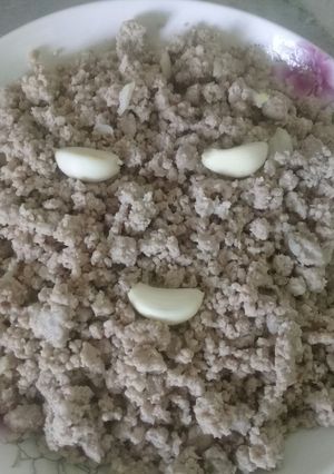 Hình của món Thịt heo băm xào tỏi.