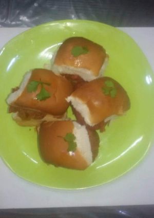 A picture of Vada pav.