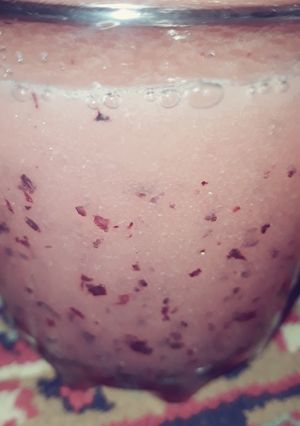 A picture of Alu bukhara juice.