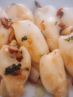 Una foto de Calamares plancha al ajillo picantes