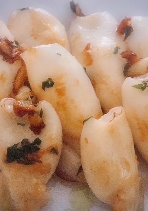 Una foto de Calamares plancha al ajillo picantes