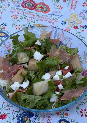 Una foto de Ensalada Completa 🥗 con Jamón y Queso Fresco