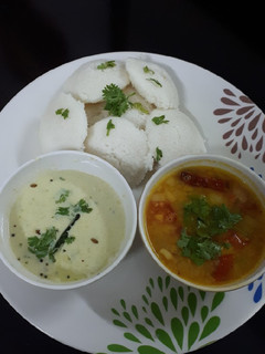 ઇડલી સંભાર (Idli Sambhar Recipe In Gujarati) રેસીપી મુખ્ય ફોટો