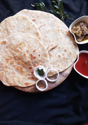 আলুপরাটা আর আচার (alu paratha ar achar recipe in Bengali) রেসিপির প্রধান ছবি
