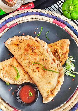 A picture of Whole wheat Pizza Calzone.