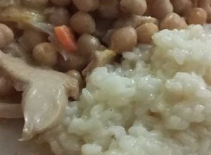 Una foto de Curry vegano frutal