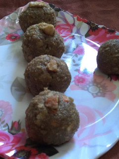 બાજરા ના રોટલા ના લાડવા (Bajra Rotla Ladva Recipe In Gujarati) રેસીપી મુખ્ય ફોટો