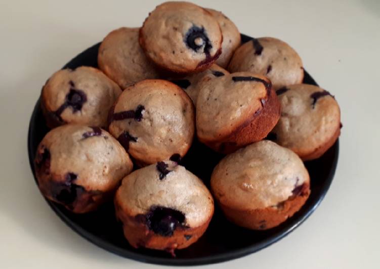 Easy Way to Make Perfect Healthy Blueberry Muffins