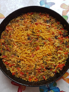 Una foto de Fideos con verduras