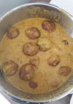 Una foto de Albóndigas en salsa de almendras