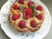 Une photo de fraises framboises