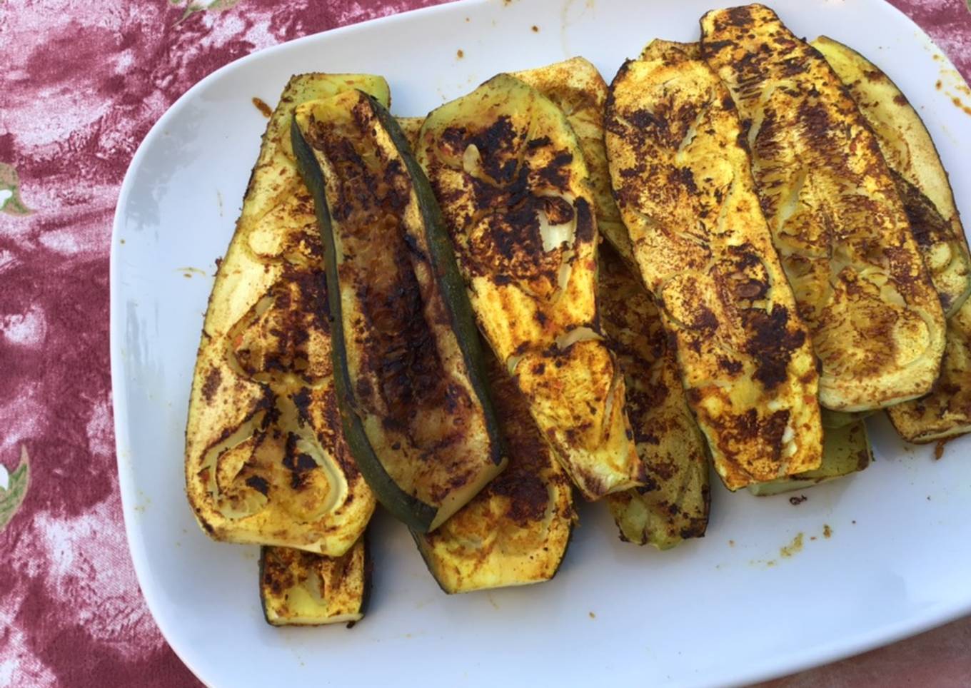 Courgettes vertes et blanches marinées tomates moutarde romarin grillées (recette plancha)