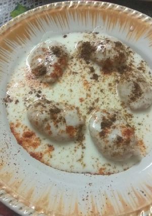 A picture of Dahi wada.
