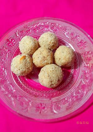 A picture of Rava laddu.