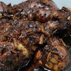 A picture of Chicken drumsticks adobo.