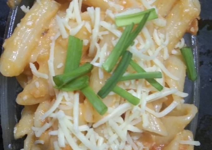 Simple Way to Prepare Super Quick Homemade Tomato cheese pasta