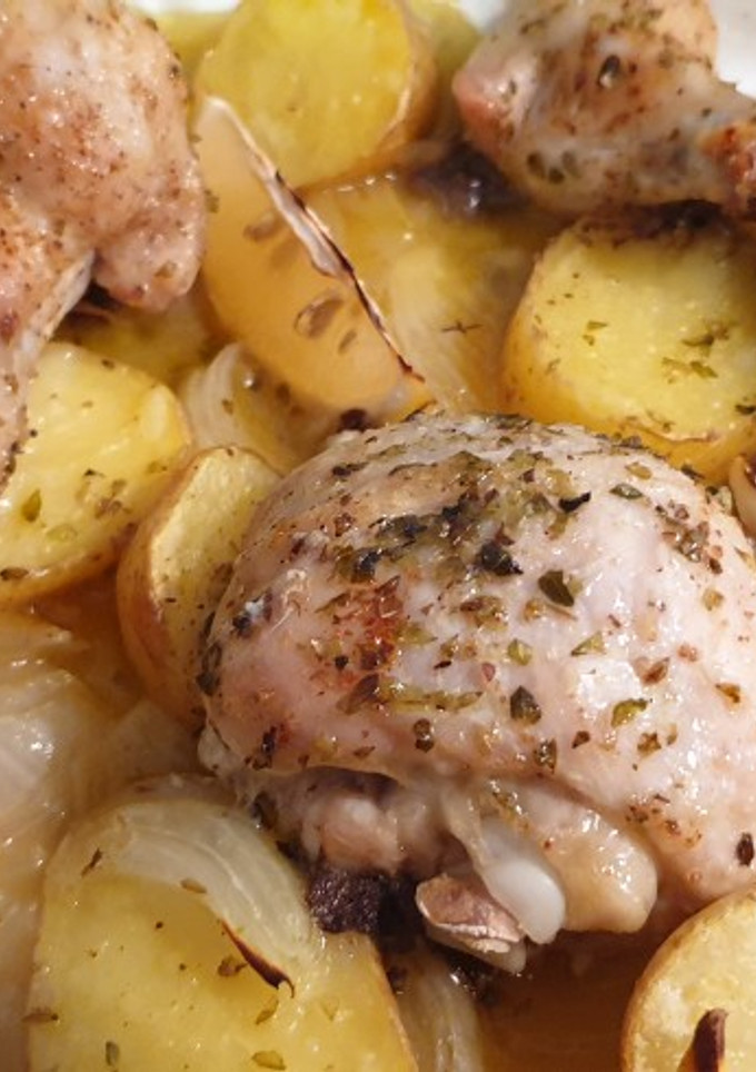 Una foto de Pollo al horno con oregano y limón