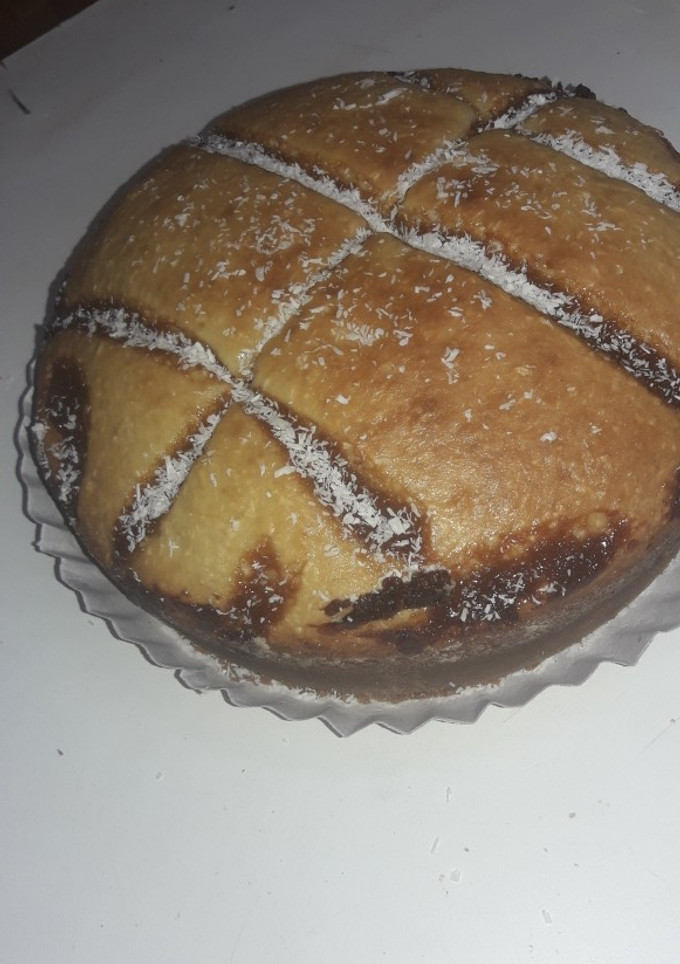 Una foto de Torta matera de dulce de leche y coco rallado