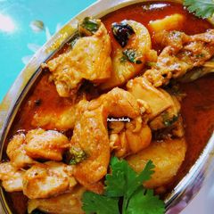 A picture of Spicy Chicken Curry.
