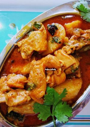 A picture of Spicy Chicken Curry.