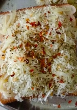 A picture of Bread cheese pizza.