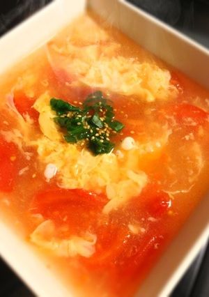 A picture of Chinese-Style Tomato and Fluffy Egg Soup.
