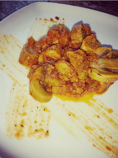 Una foto de Delicioso guiso de pollo con setas