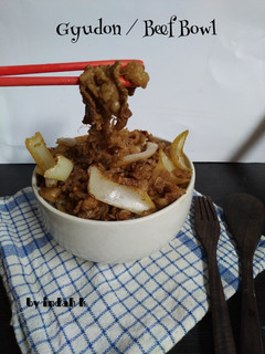 Foto resep Gyudon / Beef Bowl (daging sapi masak bombay ala Yo**i*oya)