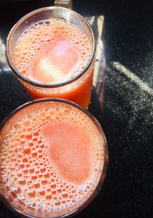 A picture of Tomatoes juice.