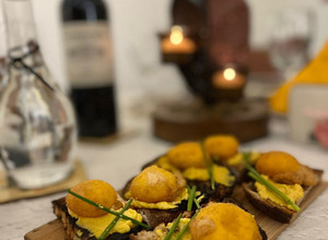 Una foto de Yema frita empanada para entradita 🥚