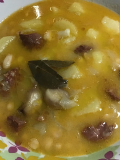 Una foto de Habichuelas suaves con chorizo cartageneras