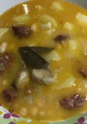 Una foto de Habichuelas suaves con chorizo cartageneras