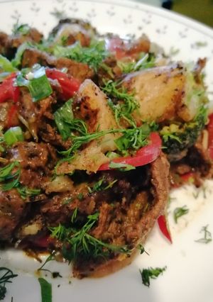 Una foto de Salteado de res en mantequilla con papas