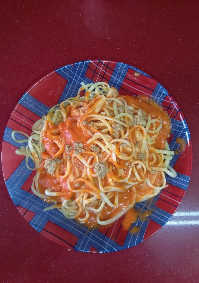 Una foto de Tallarines al pomodoro con curry